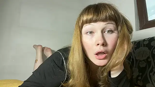 Snapshot of AlexaGudz chatting on May 28, 2:25 pm AlexaGudz online show from May 28, 2:25 pm