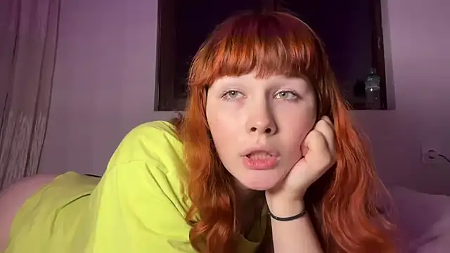 Snapshot of AlexaGudz chatting on June 19, 6:12 pm AlexaGudz online show from June 19, 6:12 pm