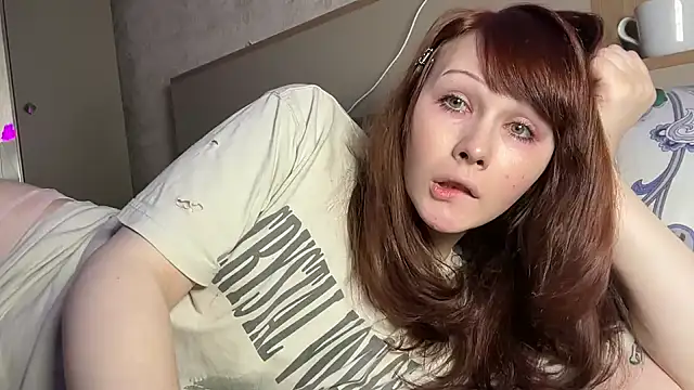 Snapshot of AlexaGudz chatting on August 1, 1:43 pm AlexaGudz online show from August 1, 1:43 pm