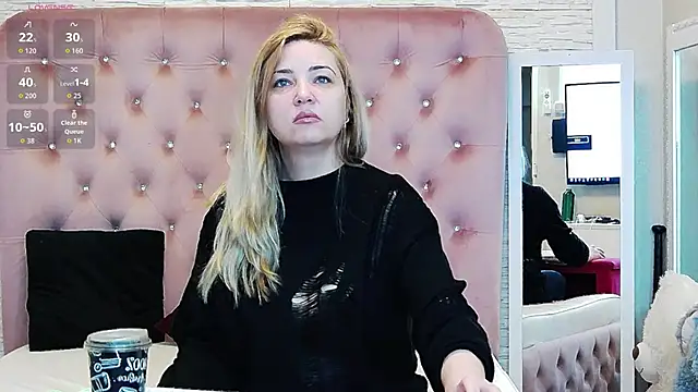 MellanieBliss online show from April 30, 4:52 am