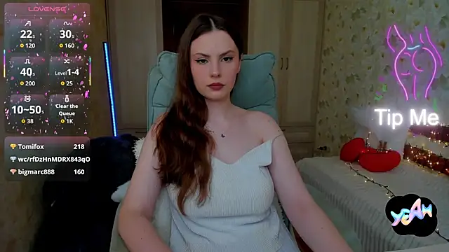 Snapshot of LoraTempt chatting on June 4, 4:13 pm LoraTempt online show from June 4, 4:13 pm