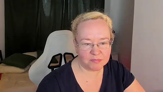 ViolaSmithh online show from April 24, 8:50 am