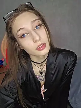 Emma Willson online show from April 11, 12:53 pm