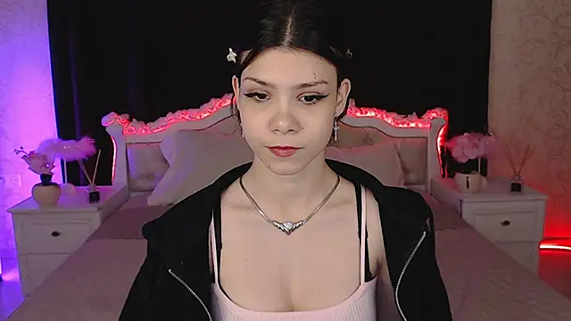 llittle-peachh online show from March 7, 3:53 pm