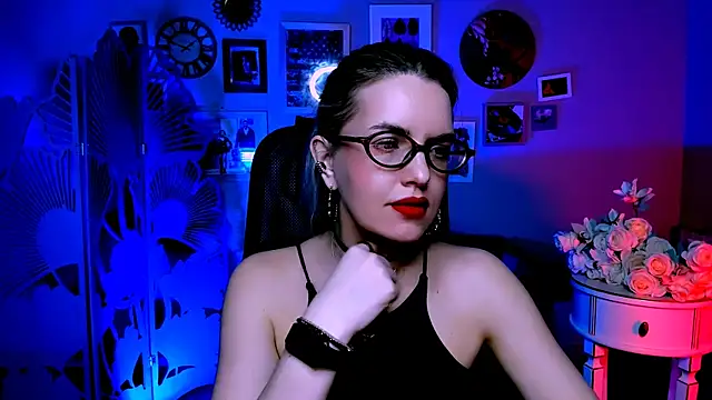 AliceSmite online show from April 23, 8:57 am
