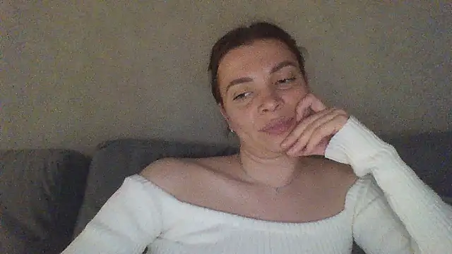 Snapshot of Luna2547 chatting on April 26, 6:16 pm Luna2547 online show from April 26, 6:16 pm