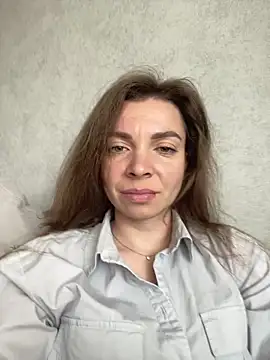 Snapshot of Luna2547 chatting on May 6, 9:47 am Luna2547 online show from May 6, 9:47 am