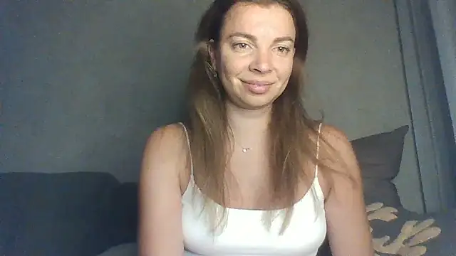Snapshot of Luna2547 chatting on August 5, 7:38 pm Luna2547 online show from August 5, 7:38 pm