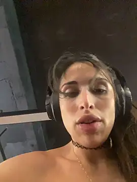 sweetwanda online show from April 14, 4:24 pm