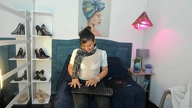 KiaraXMilf online show from March 22, 12:30 pm