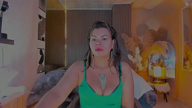 KiaraXMilf online show from April 11, 12:42 pm