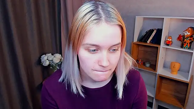 Snapshot of AveIinaStromain chatting on March 3, 11:05 am AveIinaStromain online show from March 3, 11:05 am