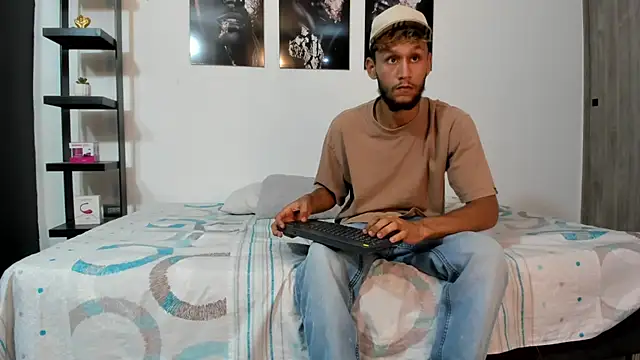 TedyX99 online show from April 2, 7:00 pm