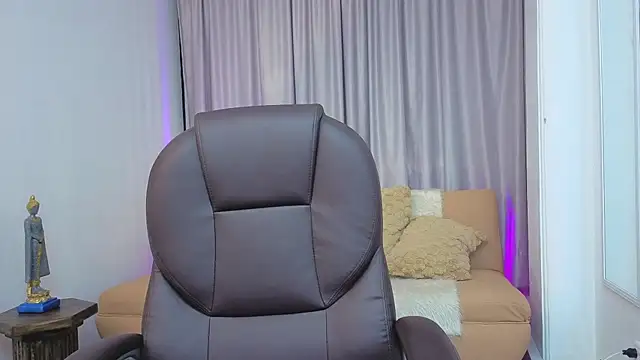 Thalia parkerr  online show from April 18, 12:09 pm