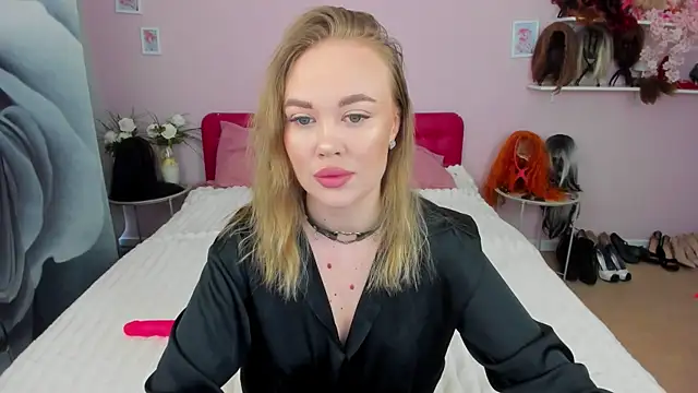 HannahWillow online show from April 7, 6:14 am