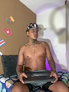 Snapshot of Axell_king07 chatting on July 1, 11:12 am Axell king07 online show from July 1, 11:12 am