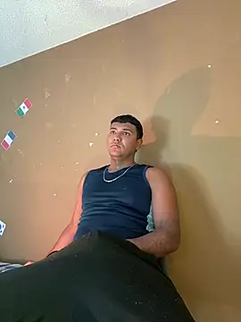 Snapshot of Axell_king07 chatting on July 12, 12:18 pm Axell king07 online show from July 12, 12:18 pm