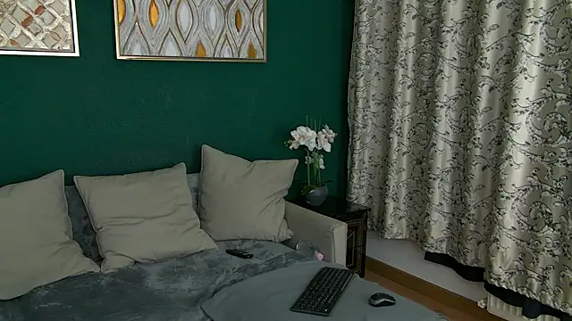 SkinnyNatty online show from April 17, 3:53 am