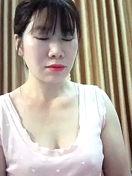 Snapshot of Bondgirl_9 chatting on April 27, 6:06 pm Bondgirl 9 online show from April 27, 6:06 pm