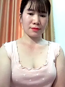 Snapshot of Bondgirl_9 chatting on May 16, 6:32 am Bondgirl 9 online show from May 16, 6:32 am