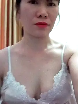Snapshot of Bondgirl_9 chatting on May 27, 6:10 am Bondgirl 9 online show from May 27, 6:10 am