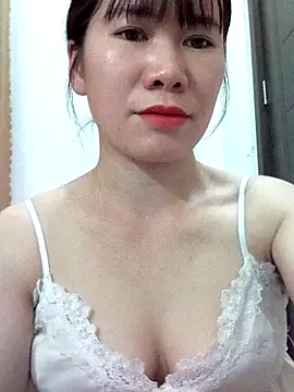 Snapshot of Bondgirl_9 chatting on May 31, 7:48 am Bondgirl 9 online show from May 31, 7:48 am