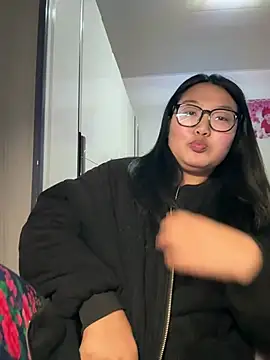 Snapshot of Titi-005 chatting on March 3, 12:44 pm Titi-005 online show from March 3, 12:44 pm