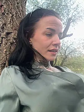 SkinnyLilly online show from April 17, 11:35 am