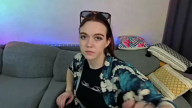 Snapshot of SunyLily chatting on June 12, 6:34 am SunyLily online show from June 12, 6:34 am