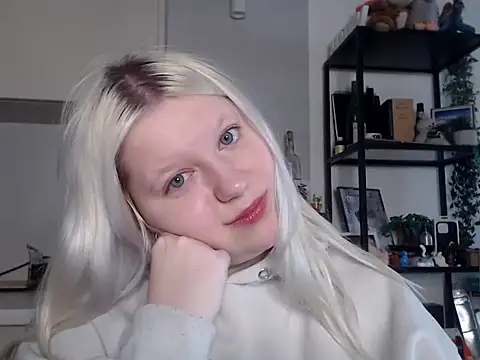 Snapshot of LenaSecret19 chatting on May 12, 5:48 am LenaSecret19 online show from May 12, 5:48 am