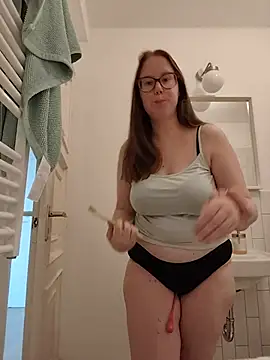 CelineThompson online show from May 24, 3:39 pm