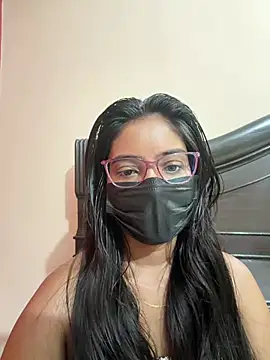 Snapshot of nikki_catz chatting on July 16, 1:33 am nikki catz online show from July 16, 1:33 am