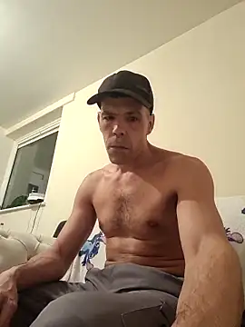 hulllad40 online show from March 4, 8:15 pm