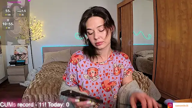 CamomileLil online show from April 17, 8:28 am