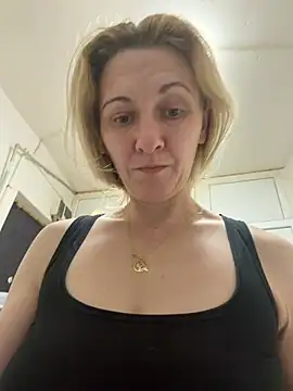 Snapshot of Secret_Ladyx chatting on May 26, 7:04 am Secret Ladyx online show from May 26, 7:04 am