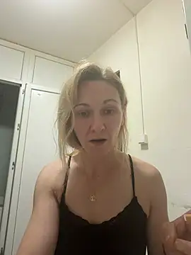 Snapshot of Secret_Ladyx chatting on June 1, 4:47 am Secret Ladyx online show from June 1, 4:47 am