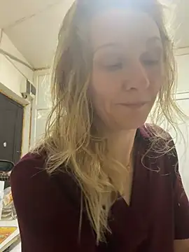 Snapshot of Secret_Ladyx chatting on June 7, 1:59 pm Secret Ladyx online show from June 7, 1:59 pm