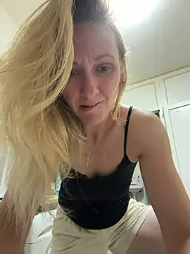 Snapshot of Secret_Ladyx chatting on June 17, 7:37 pm Secret Ladyx online show from June 17, 7:37 pm