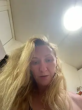 Snapshot of Secret_Ladyx chatting on June 29, 5:13 pm Secret Ladyx online show from June 29, 5:13 pm