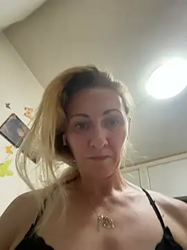 Snapshot of Secret_Ladyx chatting on July 18, 4:05 am Secret Ladyx online show from July 18, 4:05 am