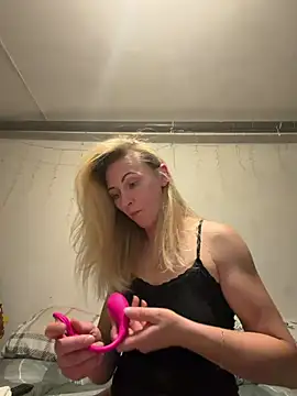 Snapshot of Secret_Ladyx chatting on July 24, 6:50 pm Secret Ladyx online show from July 24, 6:50 pm