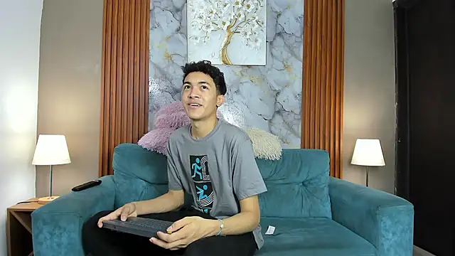 SKYN MAN online show from April 12, 1:10 am