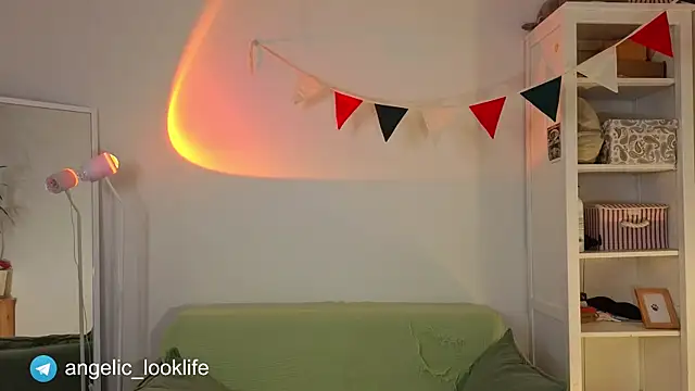 Snapshot of look_angelic chatting on June 3, 10:26 pm look angelic online show from June 3, 10:26 pm