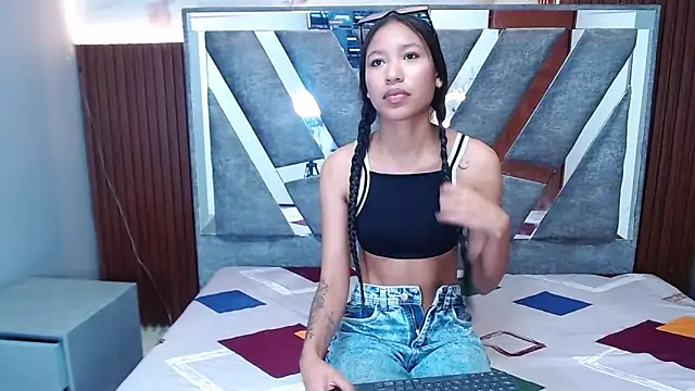 skiaracl202 online show from March 5, 3:46 am