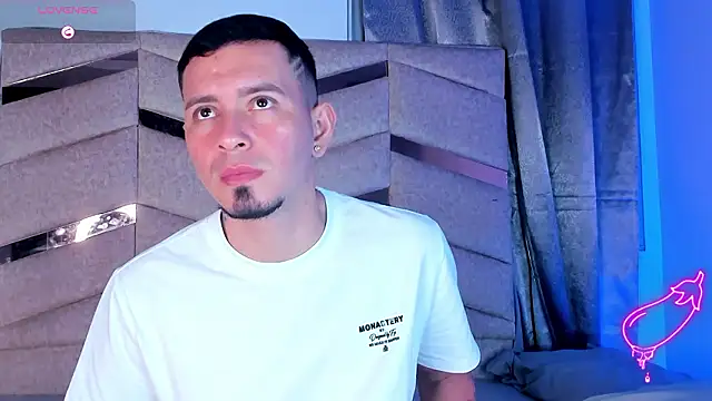 Snapshot of AxelNoiir_ chatting on March 4, 6:47 pm AxelNoiir online show from March 4, 6:47 pm