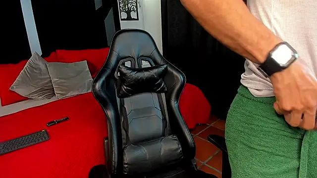 Emmet CollinsJS online show from April 9, 6:19 am