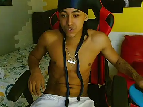 taylor bigdick18 online show from March 4, 11:00 pm