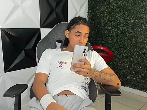 taylor bigdick18 online show from March 26, 1:22 am