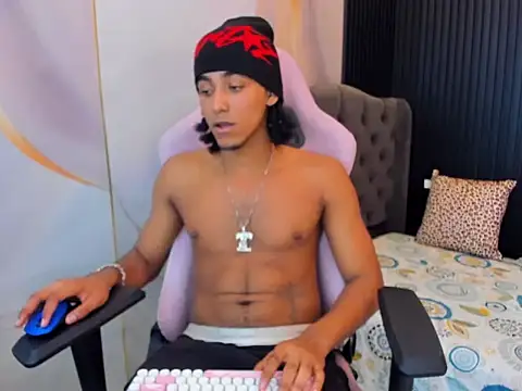 taylor bigdick18 online show from April 16, 2:01 am