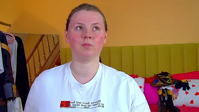 MelodyMoores online show from April 25, 7:00 am